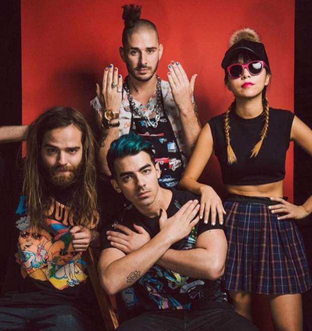 Dnceの謎の女性メンバーが話題 来日後のmステで一体何が Hot Breeze Cafe